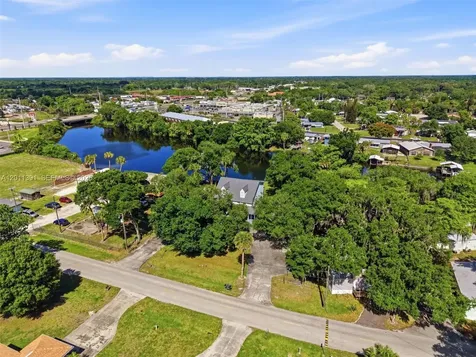 207 SE 6th Avenue Okeechobee FL 34974