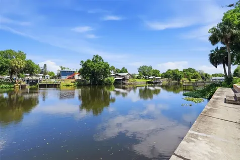 207 SE 6th Avenue Okeechobee FL 34974