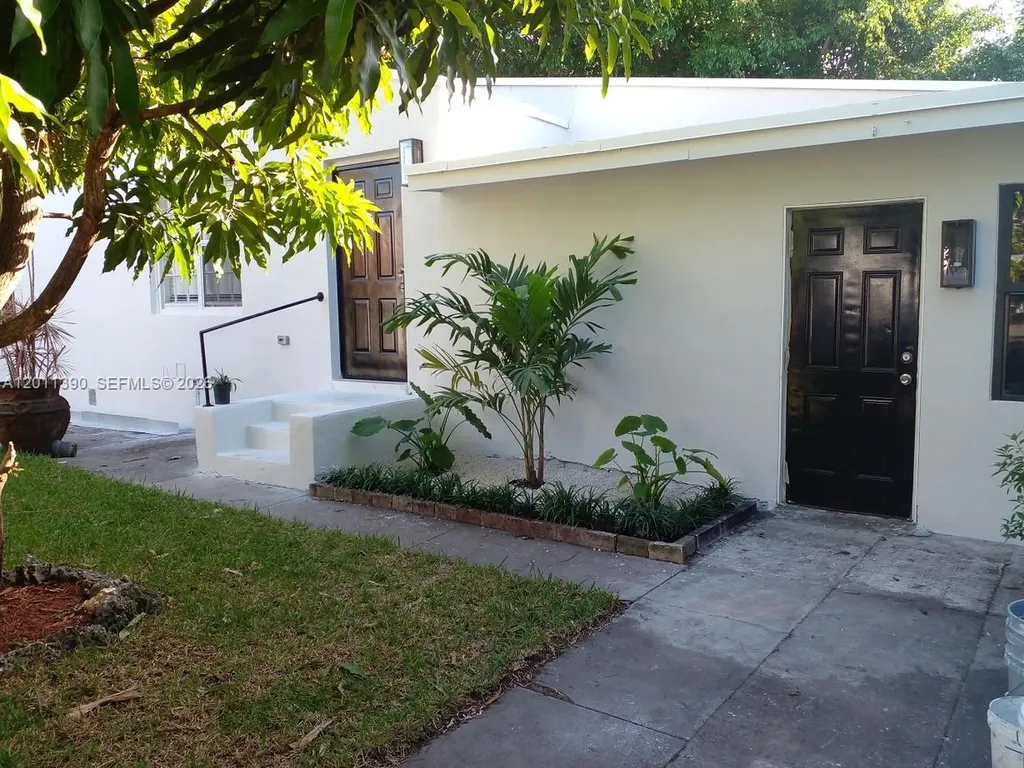 1023 SW 12th Court Miami FL 33135