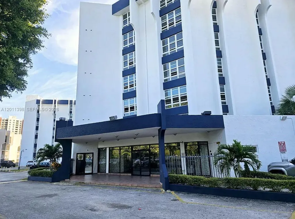 9682 Fontainebleau Boulevard Miami FL 33172