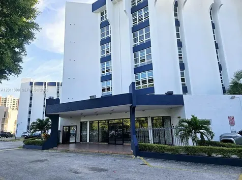 9682 Fontainebleau Boulevard Miami FL 33172