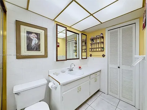 330 SE 2nd Street Hallandale Beach FL 33009