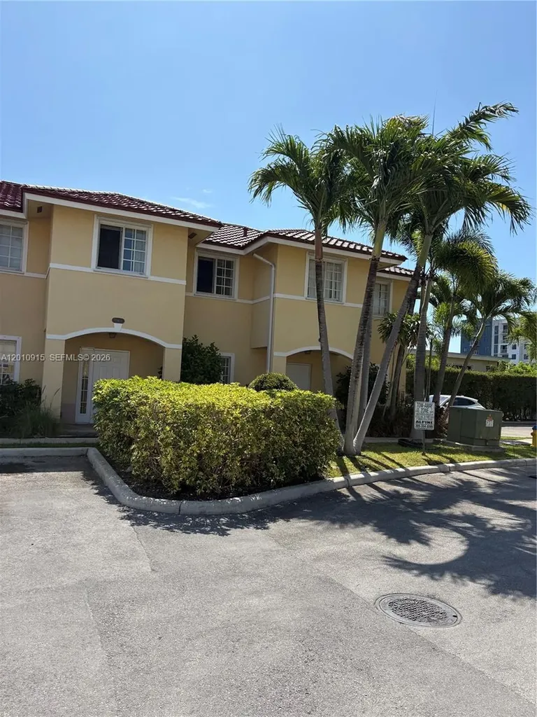 2086 NE 167th Street North Miami Beach FL 33162