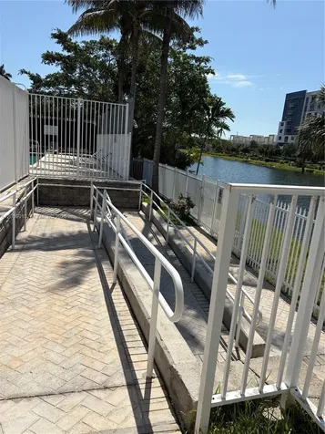 2086 NE 167th Street North Miami Beach FL 33162