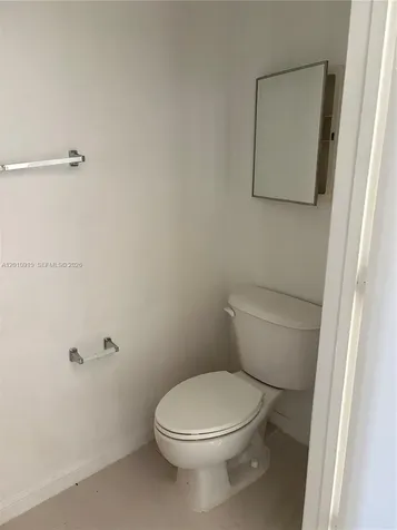 2086 NE 167th Street North Miami Beach FL 33162
