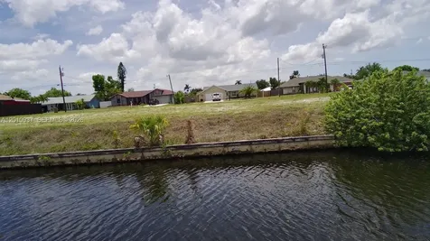 1020 SE 13th Avenue Cape Coral FL 33990