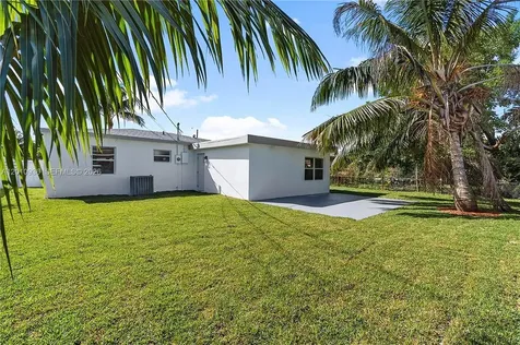 925 NW 84th Street Miami FL 33150
