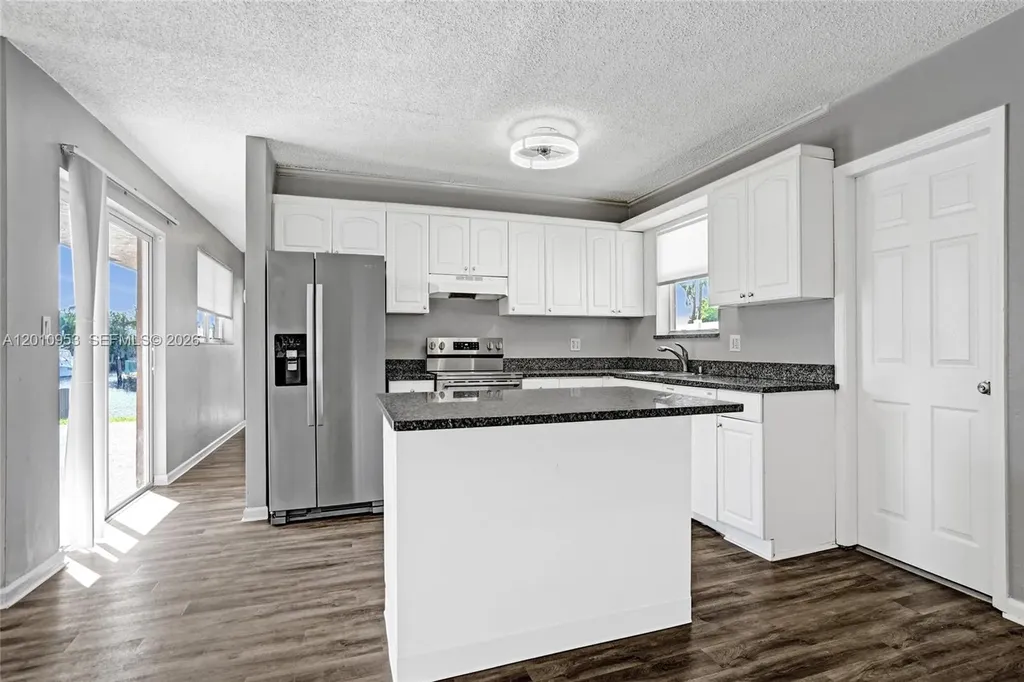 949 SE 10th Court Pompano Beach FL 33060