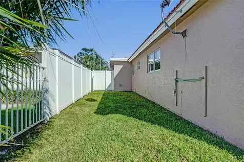 949 SE 10th Court Pompano Beach FL 33060