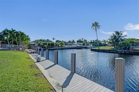 949 SE 10th Court Pompano Beach FL 33060