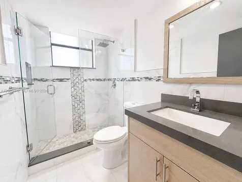 1825 W 44th Place Hialeah FL 33012
