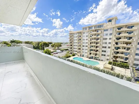 1825 W 44th Place Hialeah FL 33012