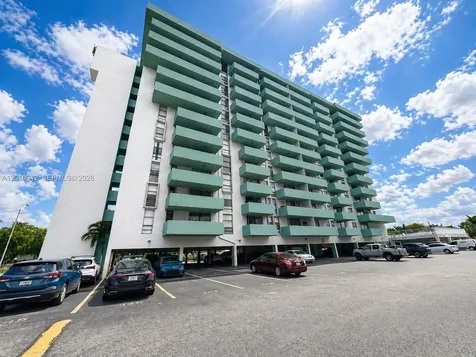 1825 W 44th Place Hialeah FL 33012