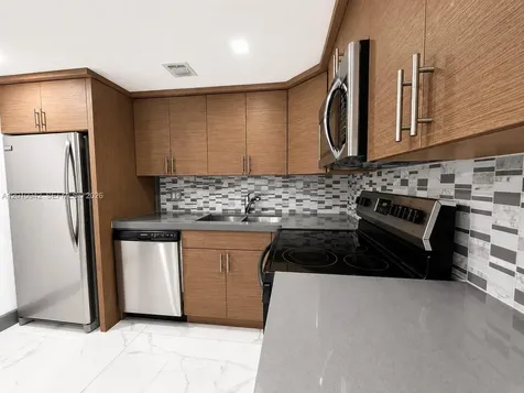 1825 W 44th Place Hialeah FL 33012
