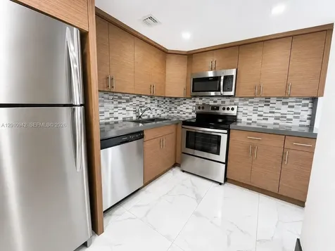 1825 W 44th Place Hialeah FL 33012