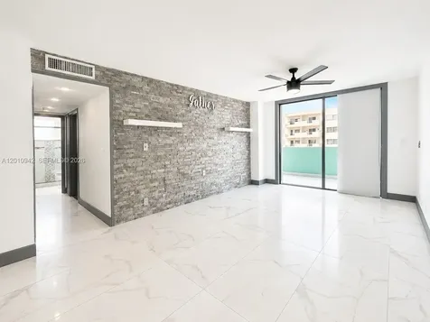 1825 W 44th Place Hialeah FL 33012
