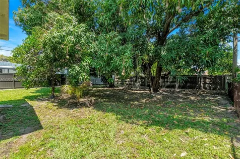 167 W 34th Street Hialeah FL 33012