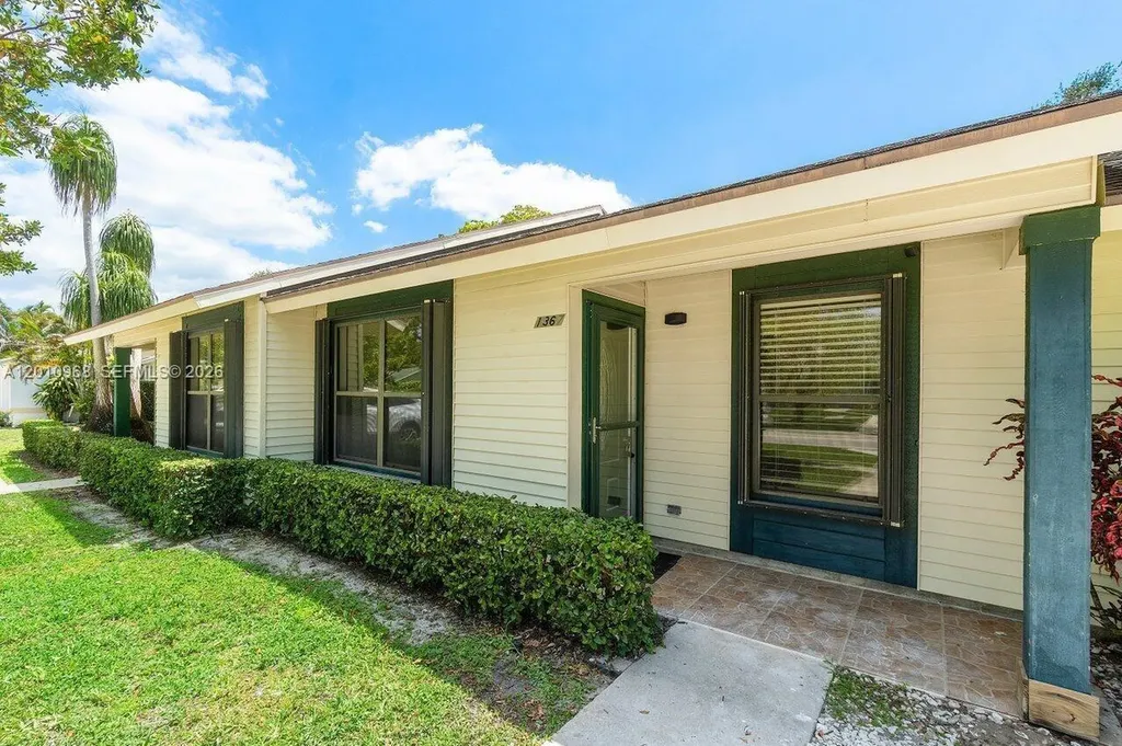 1367 Riverside Circle Wellington FL 33414