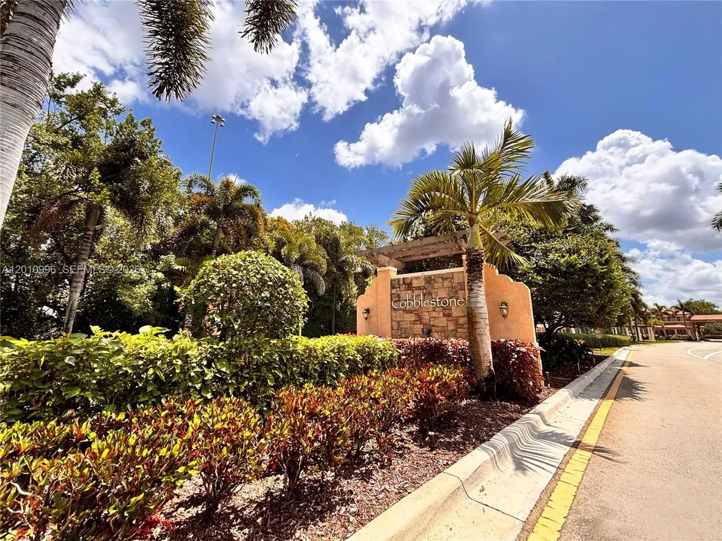 454 SW 147th Avenue Pembroke Pines FL 33027