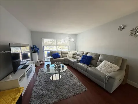 7847 Miller Drive Miami FL 33155