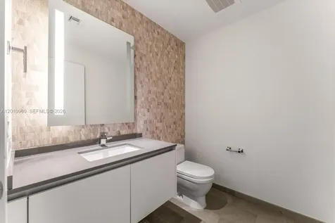68 SE 6th Street Miami FL 33131