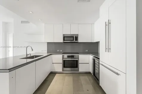 68 SE 6th Street Miami FL 33131