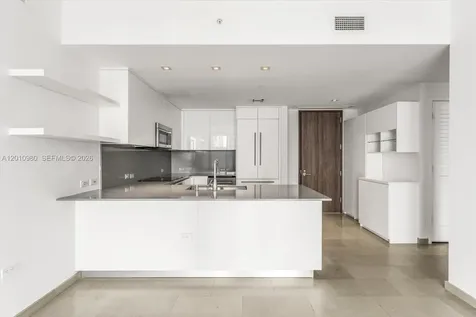 68 SE 6th Street Miami FL 33131