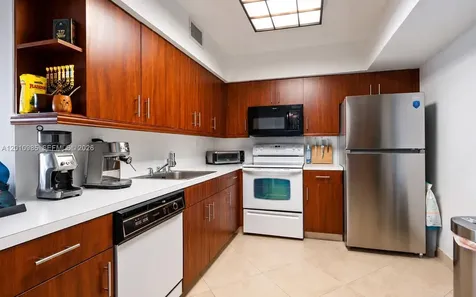 3600 Mystic Pointe Drive Aventura FL 33180