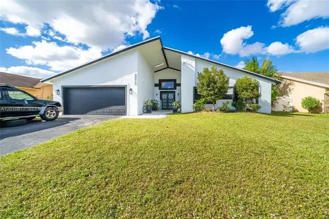 4975 NW 82nd Terrace Lauderhill FL 33351