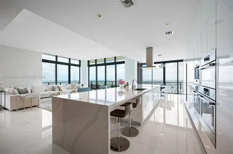 88 SW 7th Street Miami FL 33130