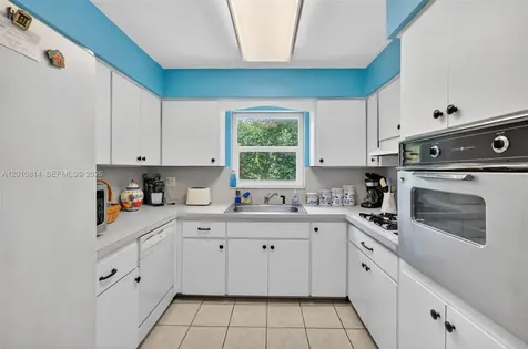 11400 NE 9th Avenue Biscayne Park FL 33161