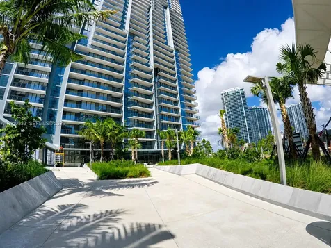 88 SW 7th Street Miami FL 33130