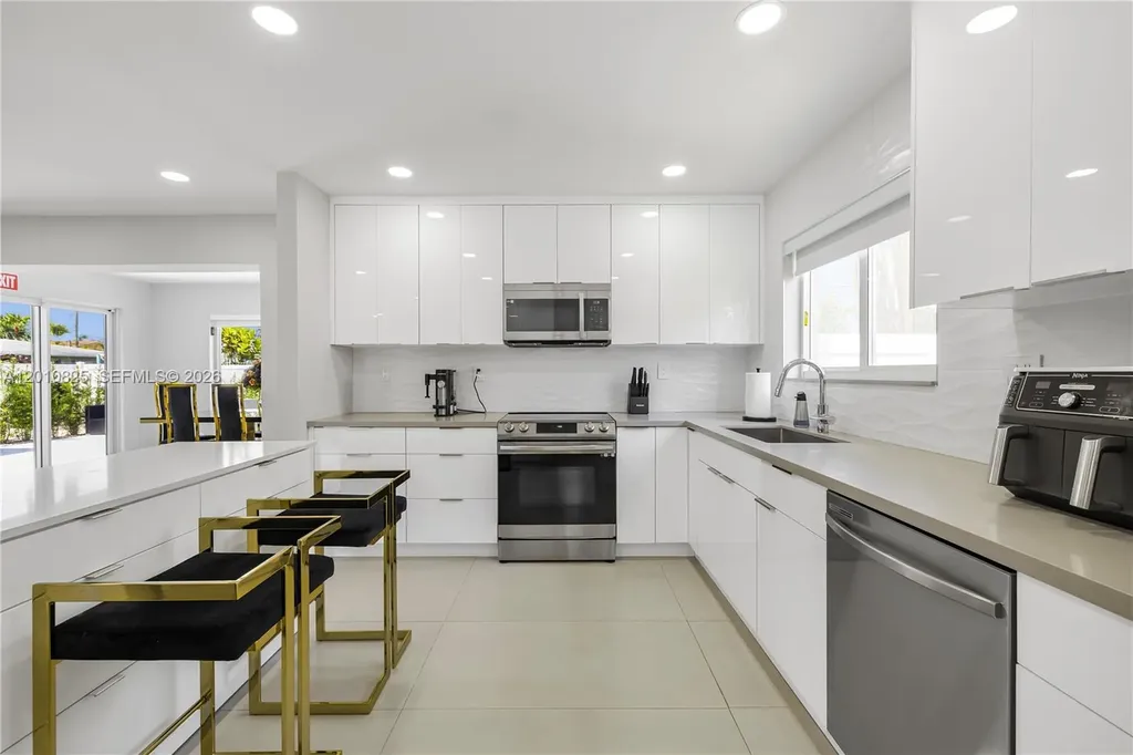 1104 N 13th Terrace Hollywood FL 33019