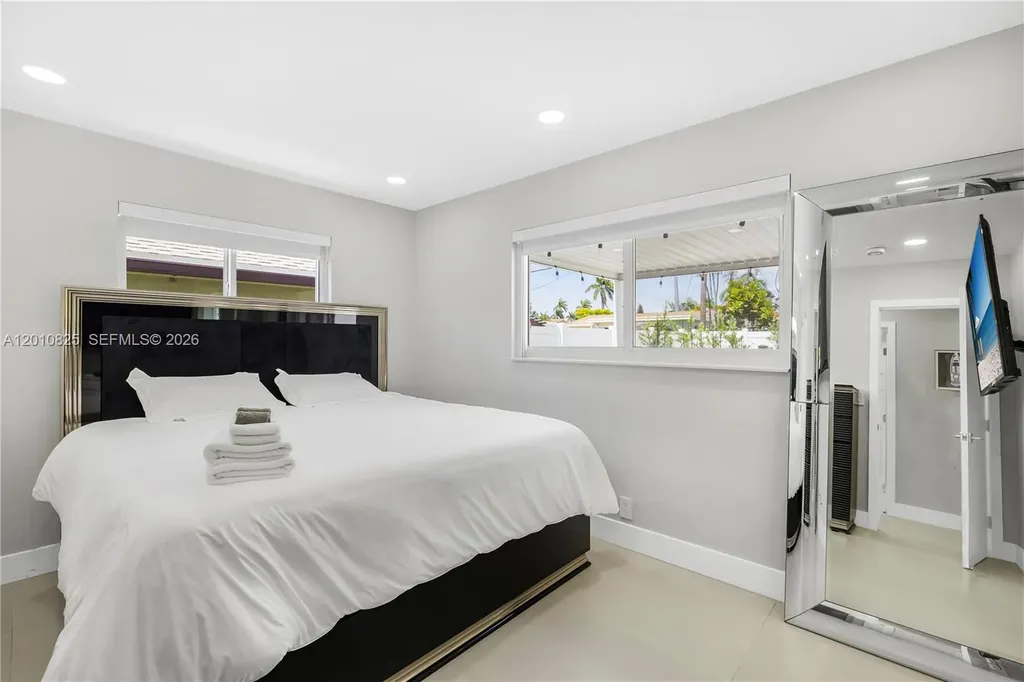 1104 N 13th Terrace Hollywood FL 33019