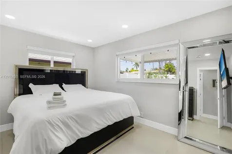 1104 N 13th Terrace Hollywood FL 33019