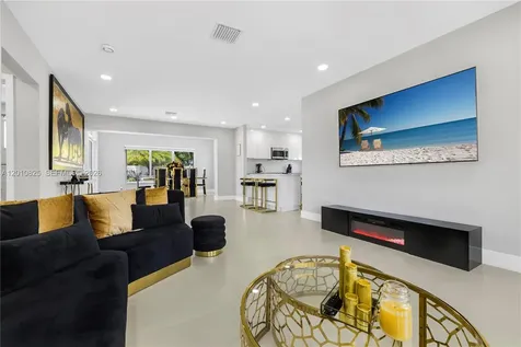 1104 N 13th Terrace Hollywood FL 33019