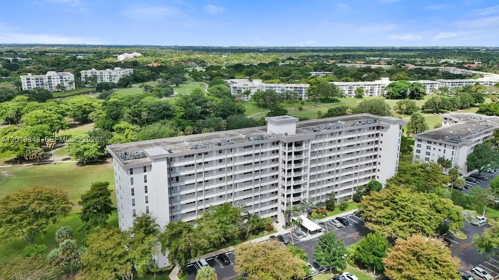 575 Oaks Lane Pompano Beach FL 33069