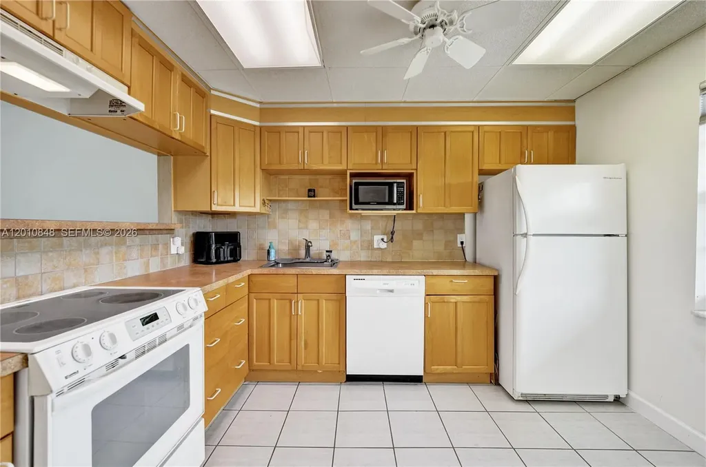 575 Oaks Lane Pompano Beach FL 33069