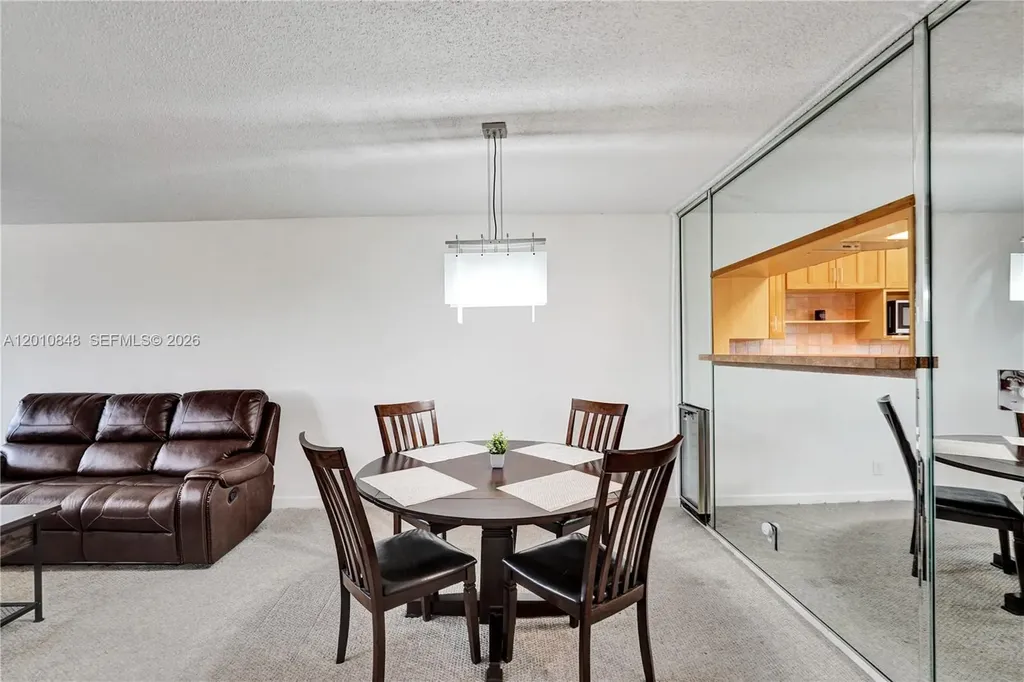 575 Oaks Lane Pompano Beach FL 33069
