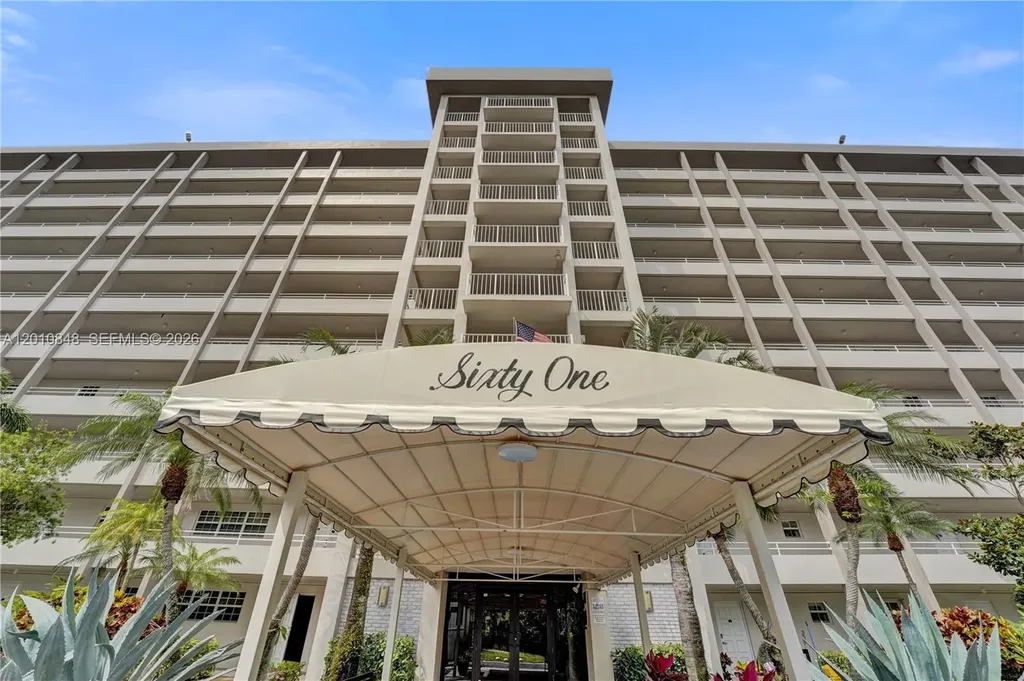 575 Oaks Lane Pompano Beach FL 33069