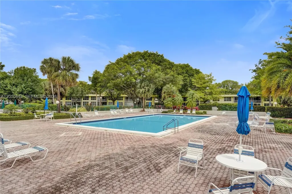 575 Oaks Lane Pompano Beach FL 33069