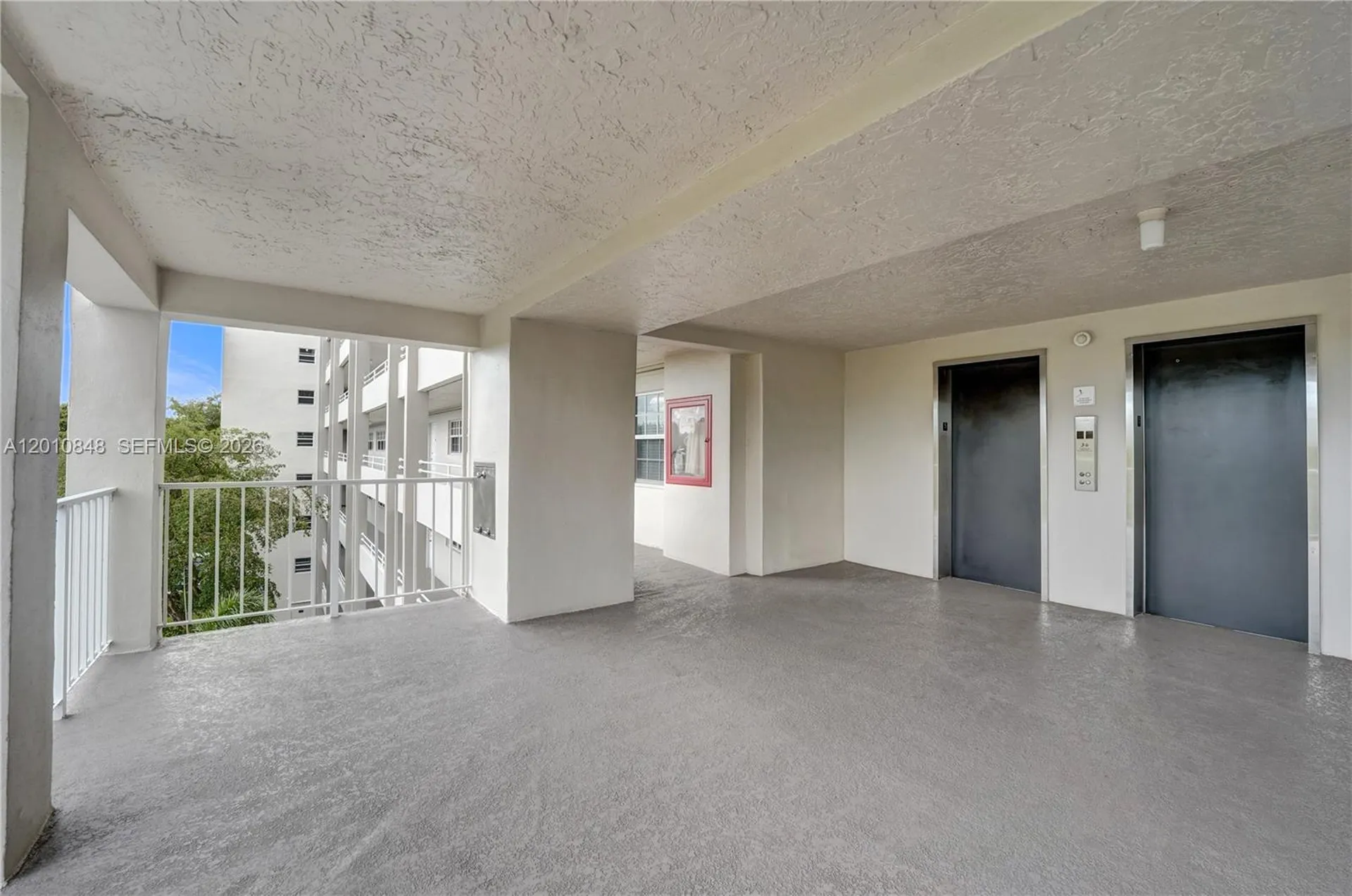 575 Oaks Lane Pompano Beach FL 33069