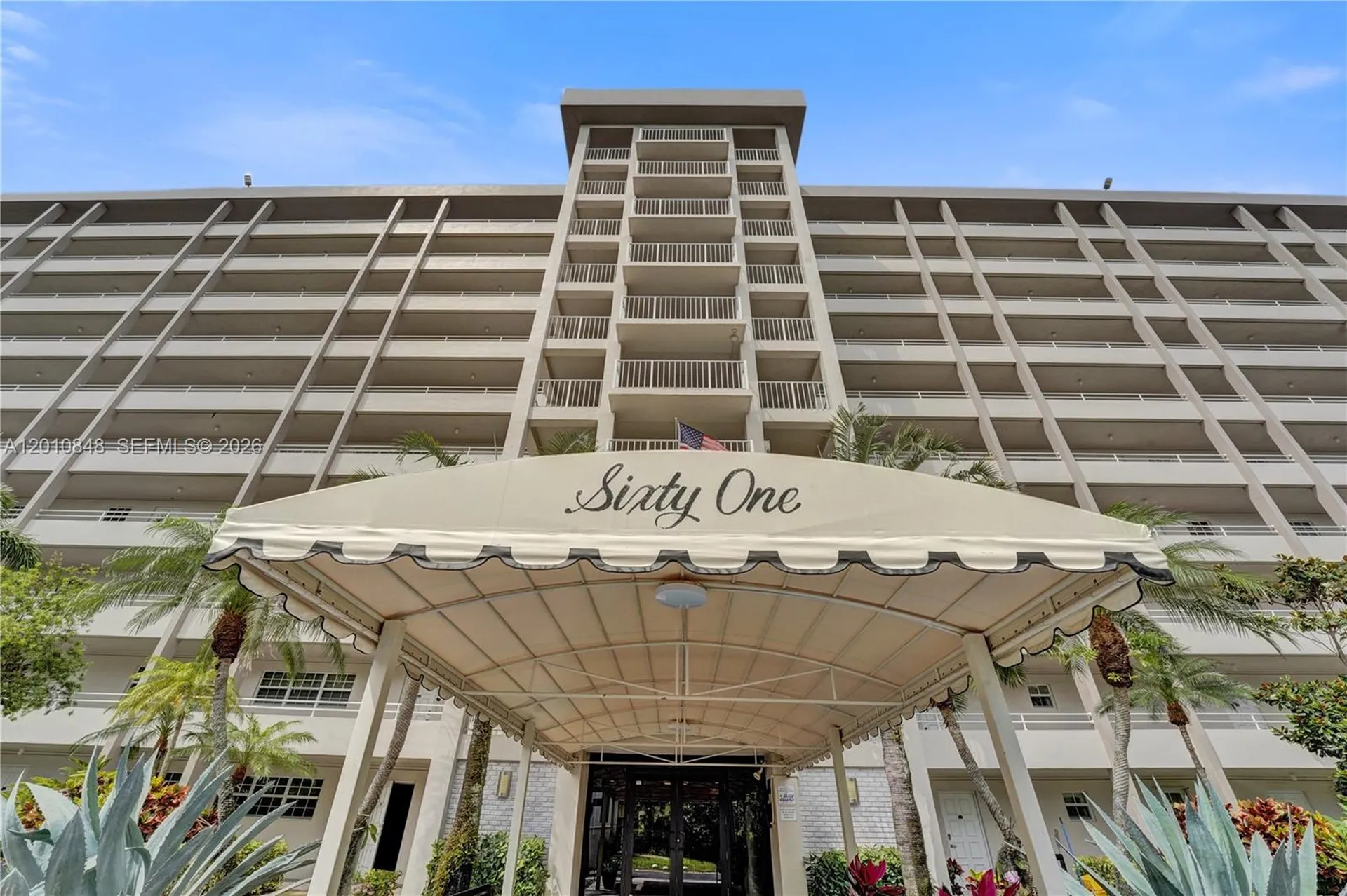 575 Oaks Lane Pompano Beach FL 33069