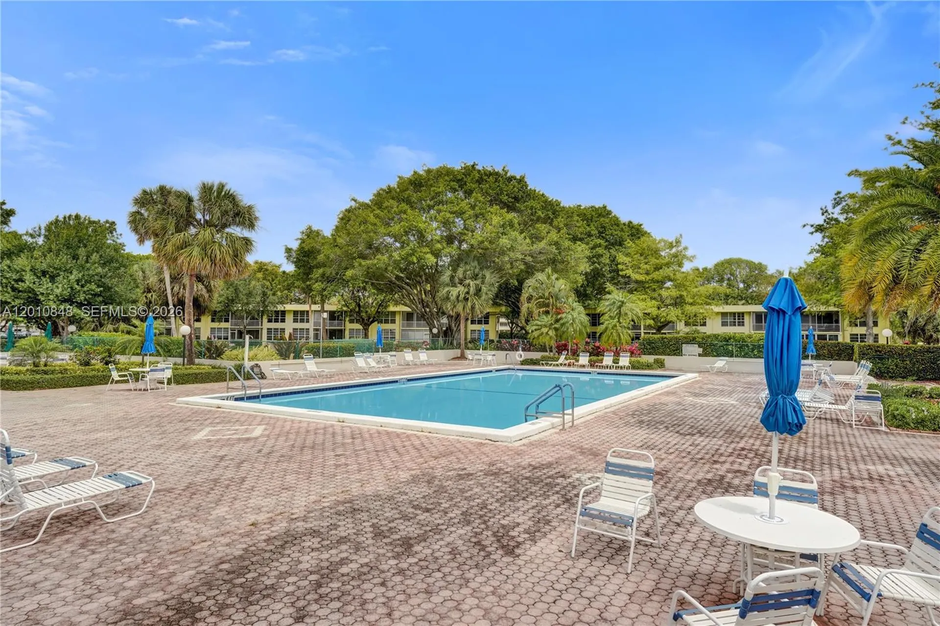 575 Oaks Lane Pompano Beach FL 33069