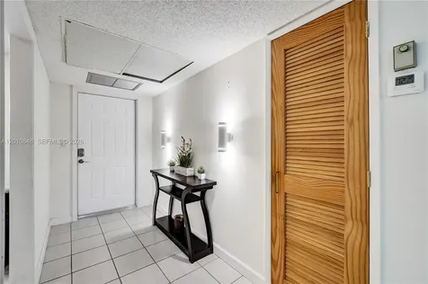575 Oaks Lane Pompano Beach FL 33069