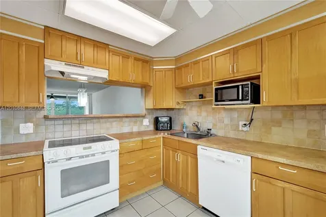 575 Oaks Lane Pompano Beach FL 33069