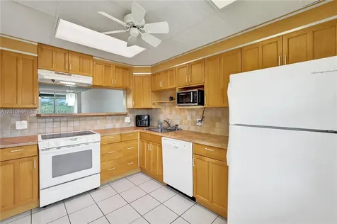 575 Oaks Lane Pompano Beach FL 33069