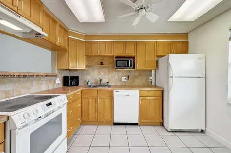 575 Oaks Lane Pompano Beach FL 33069