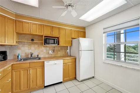 575 Oaks Lane Pompano Beach FL 33069