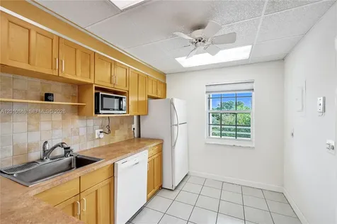 575 Oaks Lane Pompano Beach FL 33069